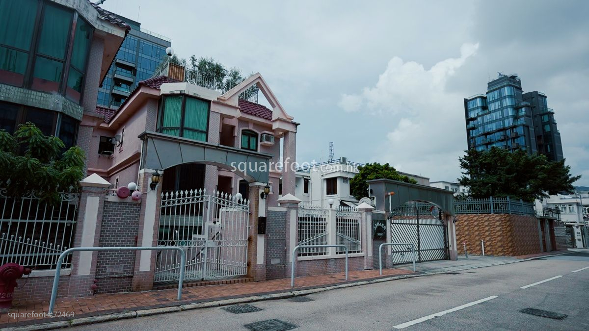嘉多利山花园采低密度发展，只有12伙。