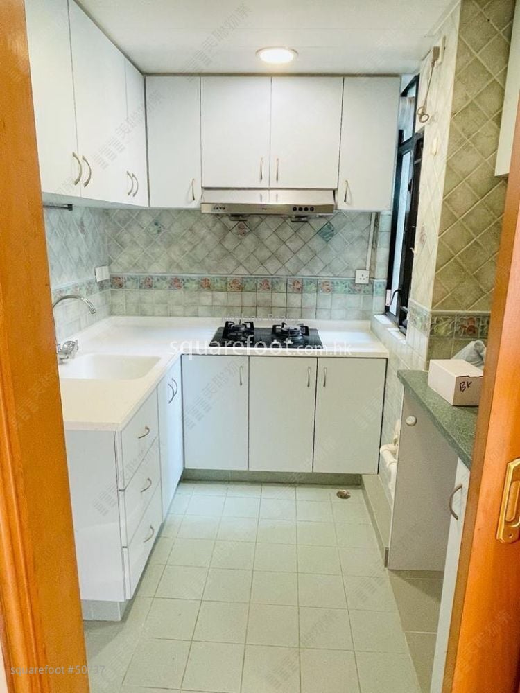 Kornhill Sell 3 Bedrooms , 1 Bathroom 616 ft²