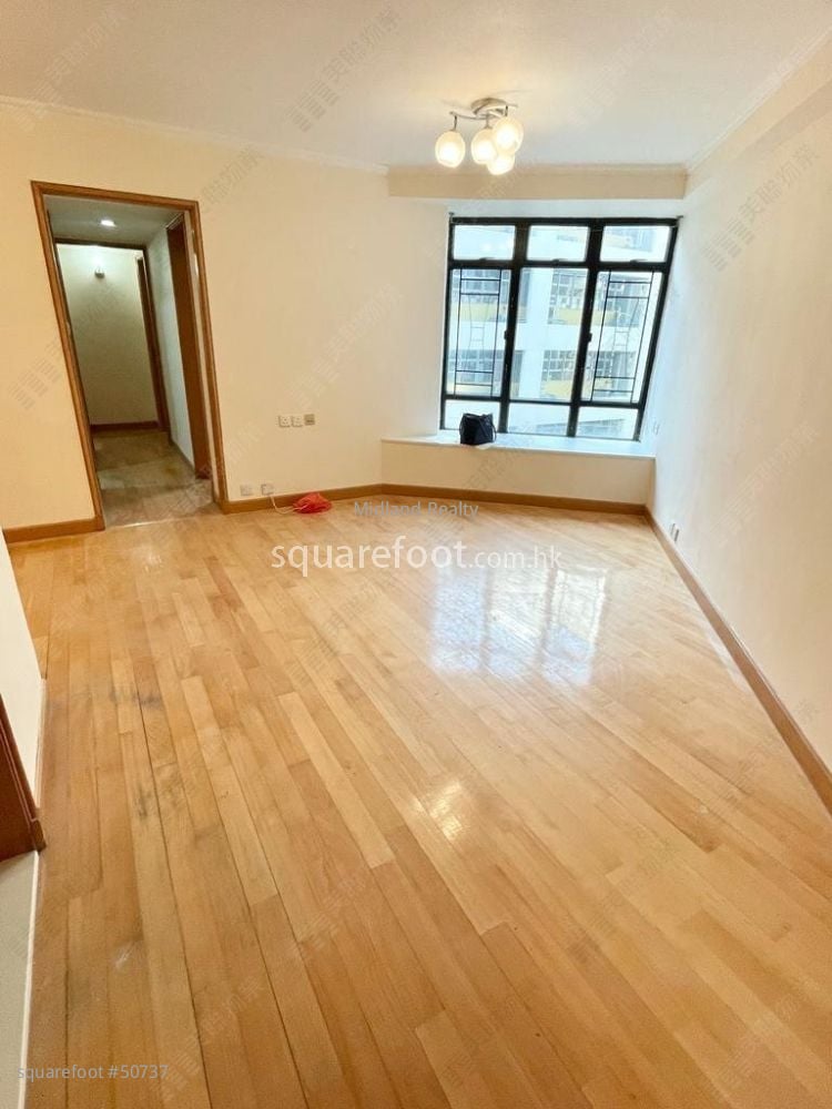 Kornhill Sell 3 Bedrooms , 1 Bathroom 616 ft² Kornhill Sell 3 Bedrooms , 1 Bathroom 616 ft²