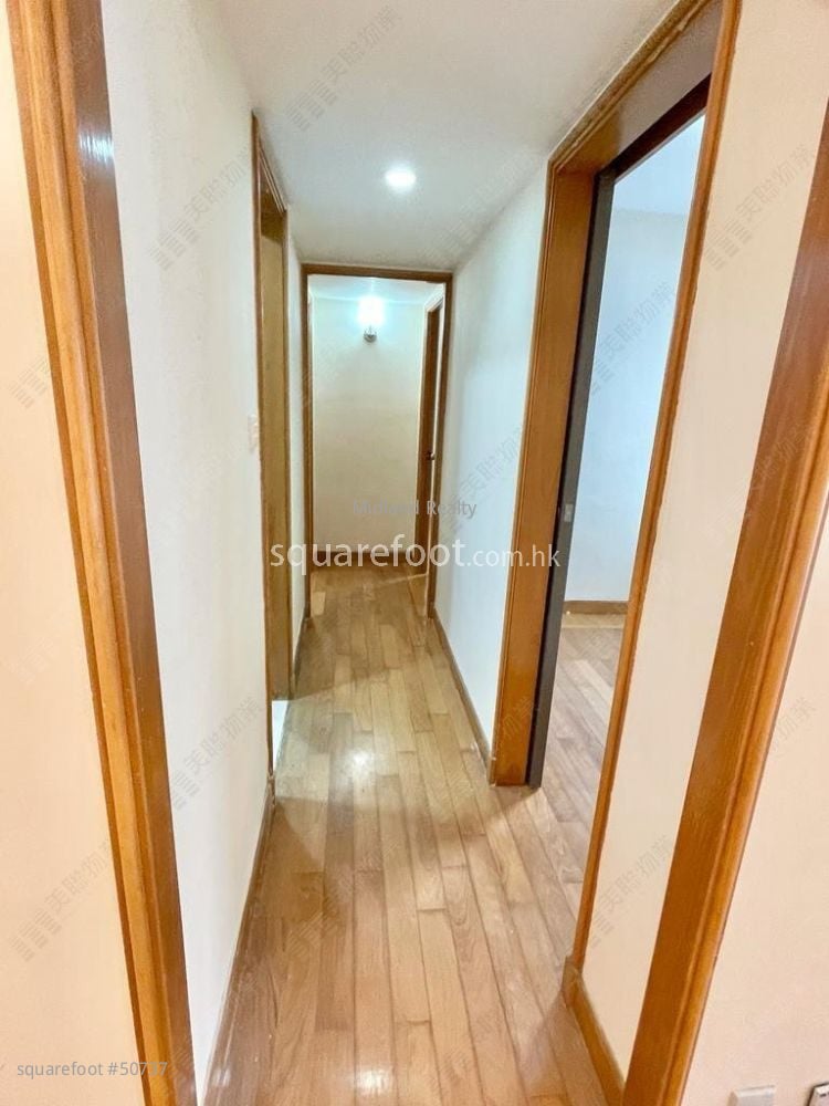 Kornhill Sell 3 Bedrooms , 1 Bathroom 616 ft² Kornhill Sell 3 Bedrooms , 1 Bathroom 616 ft²