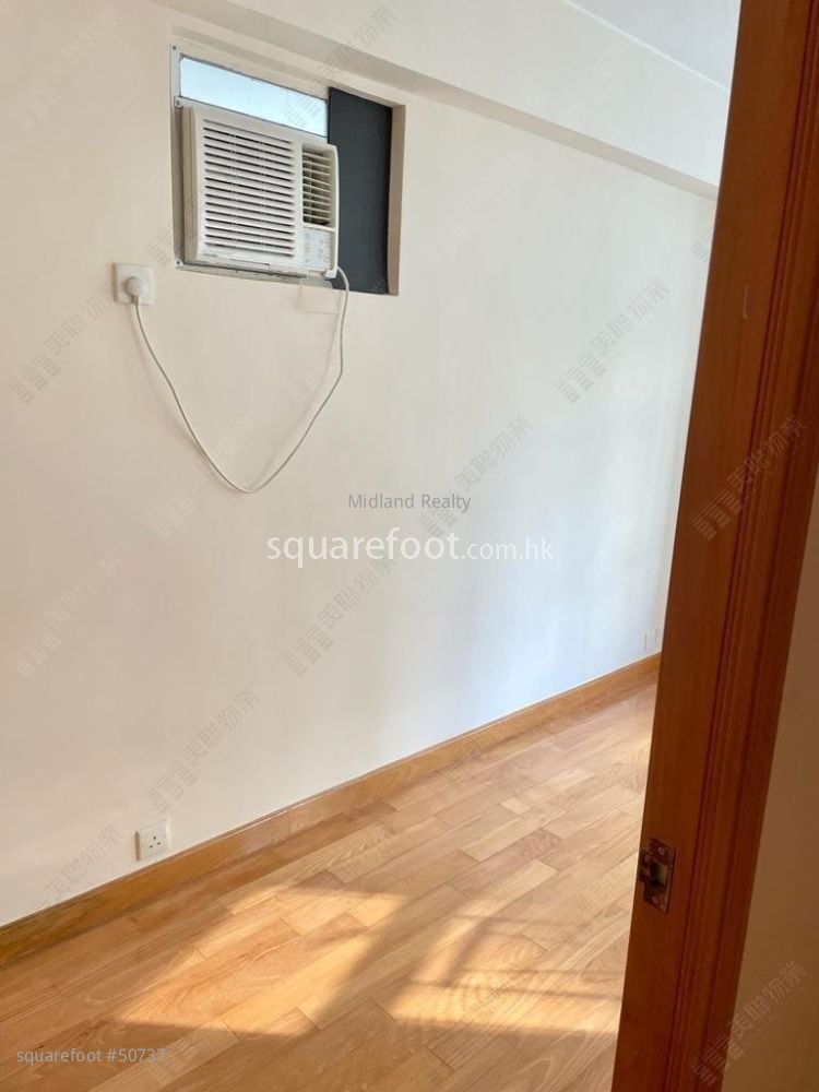 Kornhill Sell 3 Bedrooms , 1 Bathroom 616 ft² Kornhill Sell 3 Bedrooms , 1 Bathroom 616 ft²