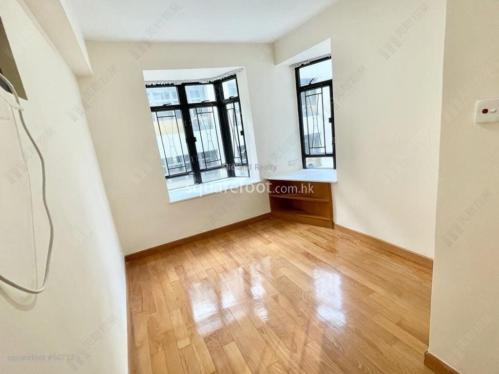Kornhill Sell 3 Bedrooms , 1 Bathroom 616 ft² Kornhill Sell 3 Bedrooms , 1 Bathroom 616 ft²