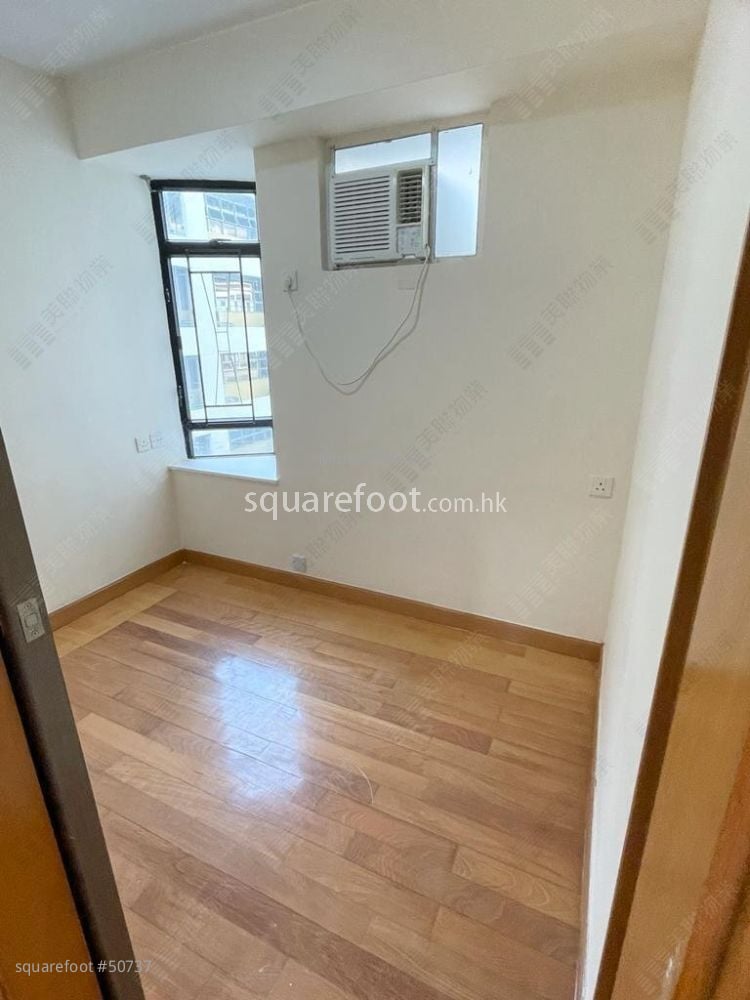 Kornhill Sell 3 Bedrooms , 1 Bathroom 616 ft² Kornhill Sell 3 Bedrooms , 1 Bathroom 616 ft²