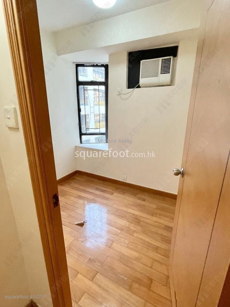 Kornhill Sell 3 Bedrooms , 1 Bathroom 616 ft² Kornhill Sell 3 Bedrooms , 1 Bathroom 616 ft²