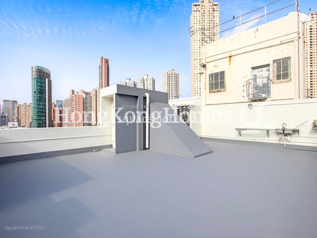 Yuk Sing Building Sell 3 Bedrooms , 2 Bathrooms 976 ft²