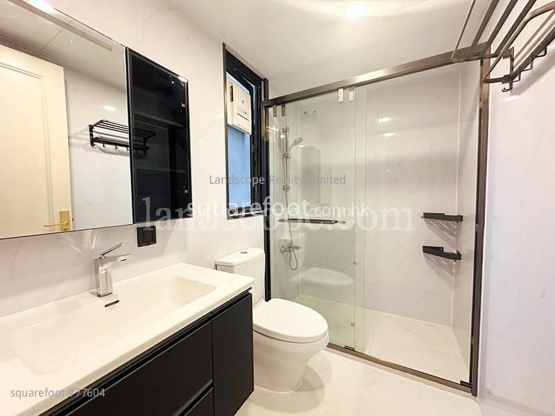 陽明山莊 租盤 3 浴室 2,049 平方呎 陽明山莊 租盤 3 浴室 2,049 平方呎