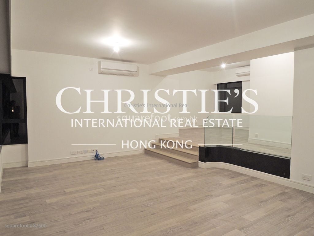 Pine Crest Sell 4 Bedrooms , 3 Bathrooms 1,917 ft²