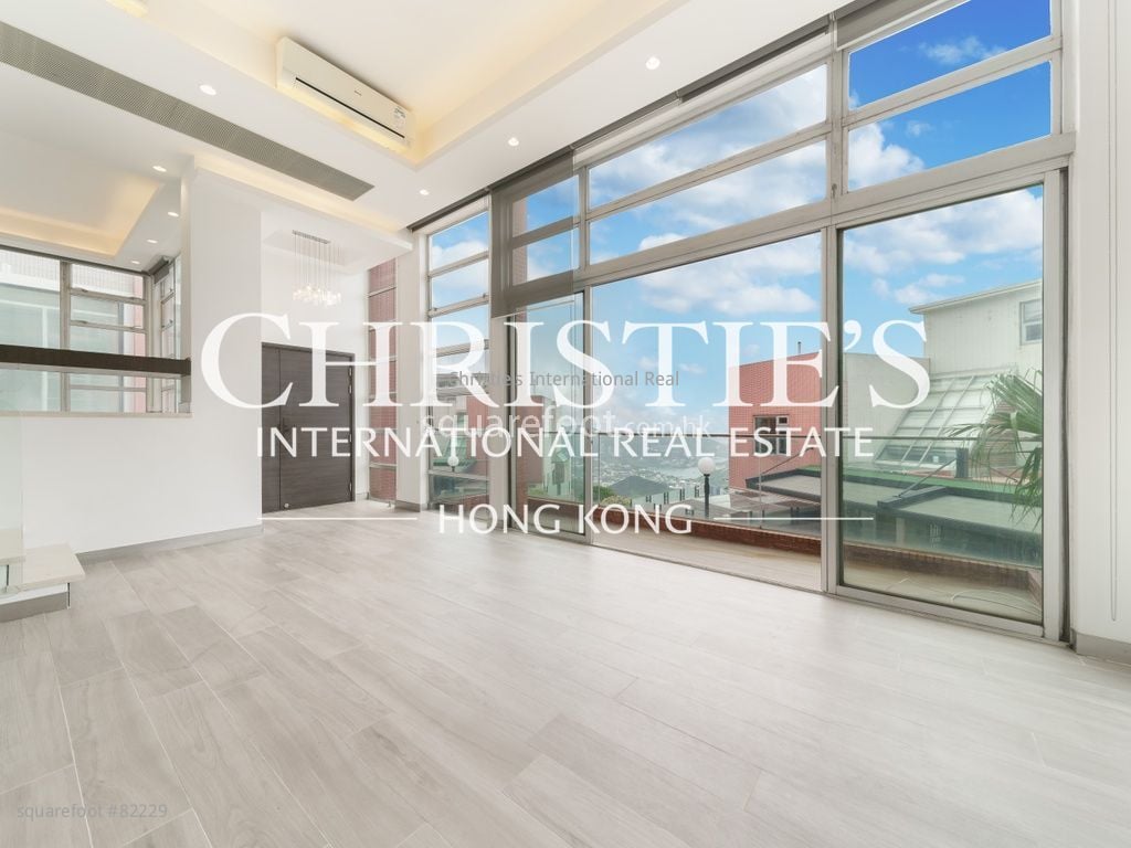 Sunshine Villa Sell 3 Bedrooms , 3 Bathrooms 1,690 ft²